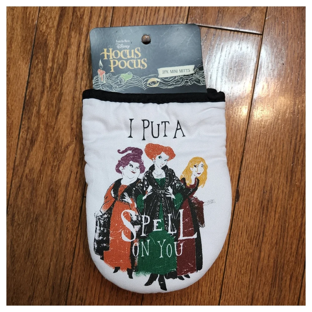 NWT Hocus Pocus Kitchen Towels - Oven Mittens - Halloween